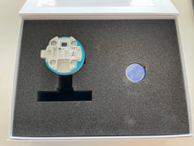 Load image into Gallery viewer, Axysto | OnRobot Gecko ST1 gripper with no-mark technology for precise pick-and-place. Ideal for lightweight, flat or perforated parts in compact robotic applications.
