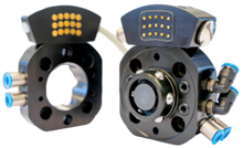 Load image into Gallery viewer, Changeur d’outils automatique RSP ATC-18 – solution compacte et légère, spécialement conçue pour les robots collaboratifs tels que KUKA, Universal Robots, FANUC CRX, ABB, Doosan,..  Ce système permet un transfert sécurisé de signaux électriques et pneumatiques, avec passage d’air comprimé intégré. Grâce à son mécanisme de verrouillage précis et sa conception robuste, l’ATC-18 assure une connexion fiable et répétable entre le robot et l’outil, tout en facilitant les changements rapides dans les environne
